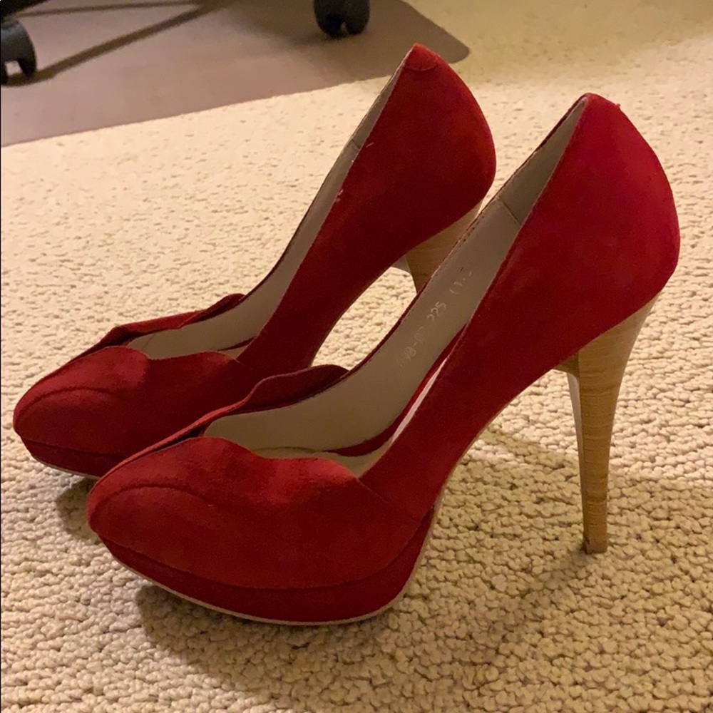 Chloe Chen tulip design pointer toe heels